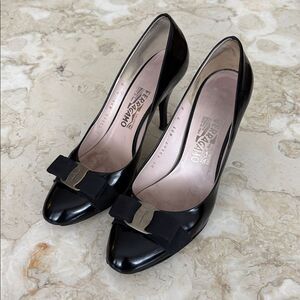 Salvatore Ferragamo Vara Bow Classic Leather Heels Pumps